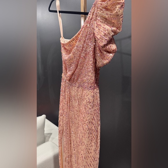 MAC DUGGAL
Pink Embellished Puff One Shoulder Gown 5622 Apricot - Picture 7 of 9